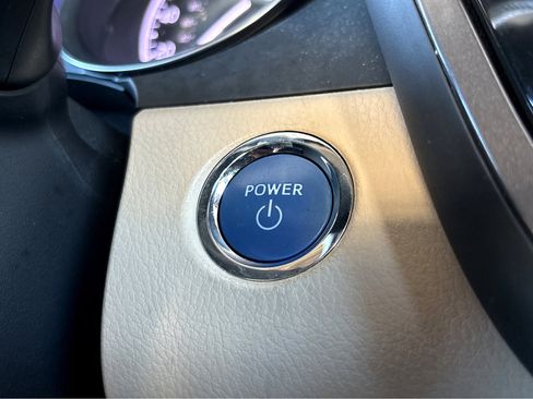 Used 2019 Toyota Camry Hybrid image 7