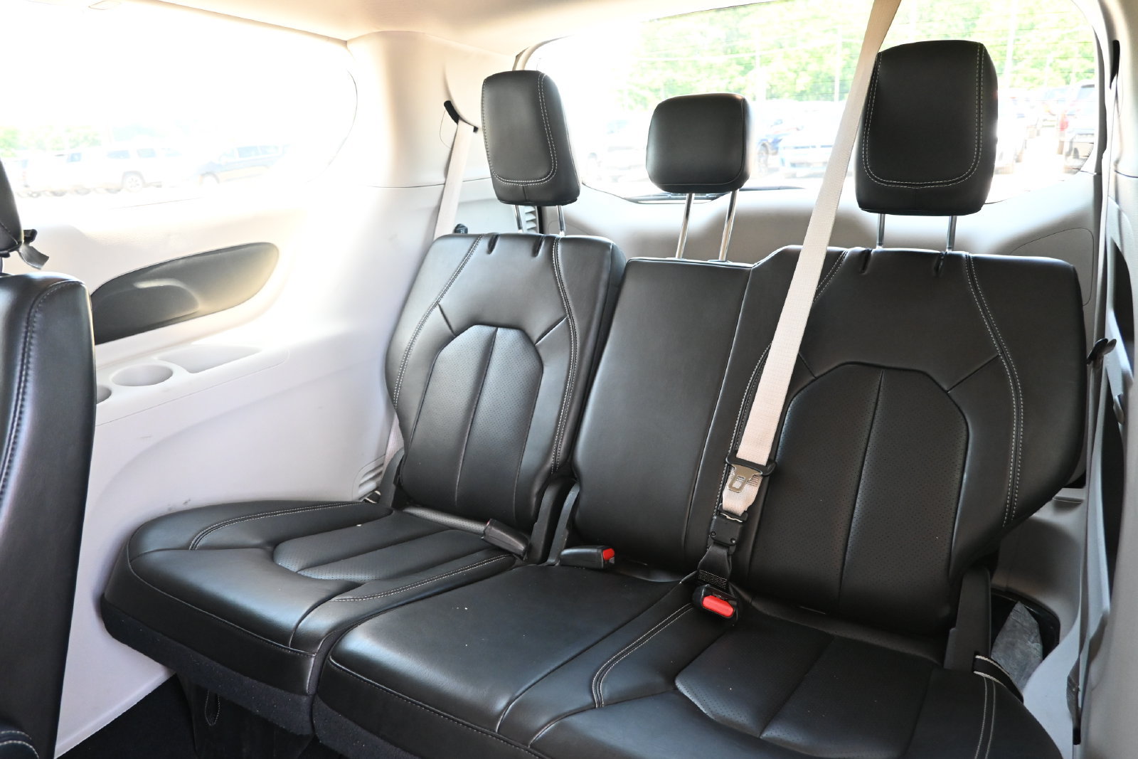 Used 2023 Chrysler Pacifica Touring-L FWD image 25