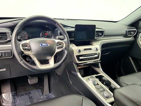 Used 2022 Ford Explorer XLT w/ Equipment Group 202A image 13