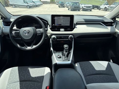 Used 2024 Toyota RAV4 XLE w/ Convenience Package image 5