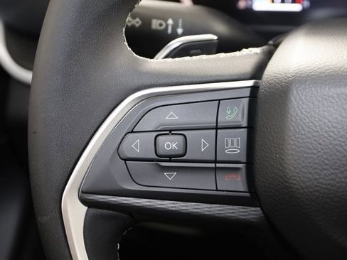 Used 2023 Jeep Grand Cherokee Laredo X image 33