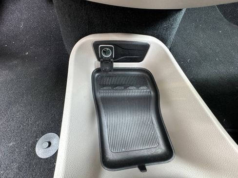 Used 2023 Chrysler Pacifica Touring-L FWD image 22