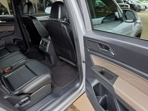 Used 2022 Volkswagen Atlas Cross Sport SE AWD/4WD image 33