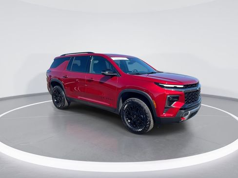 Used 2025 Chevrolet Traverse Z71 AWD/4WD image 2
