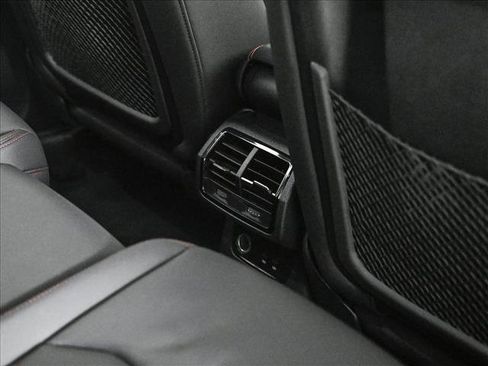 Certified 2025 Audi Q3 2.0T Premium Plus w/ Premium Plus Package image 18