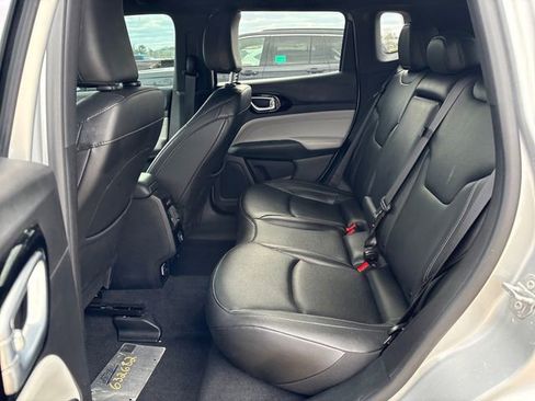 Used 2025 Jeep Compass Limited image 9