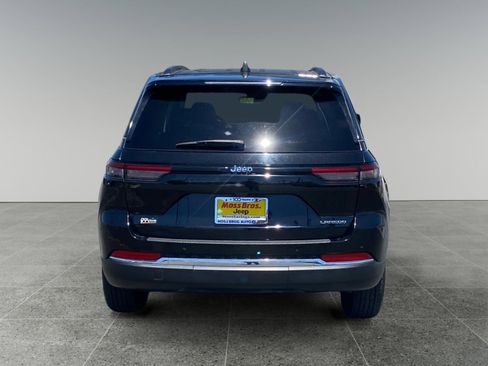 Used 2023 Jeep Grand Cherokee Laredo RWD image 4