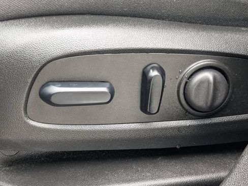 Used 2023 Chevrolet Equinox LT FWD image 24