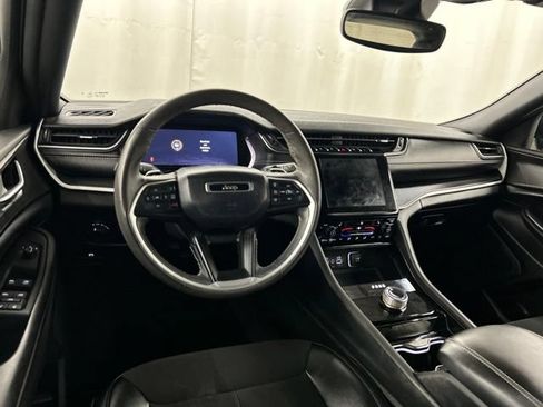 Used 2023 Jeep Grand Cherokee Altitude AWD/4WD image 24