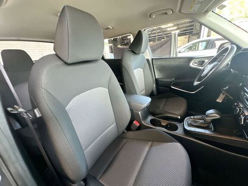 Used 2025 Kia Soul LX w/ LX Technology Package FWD image 27