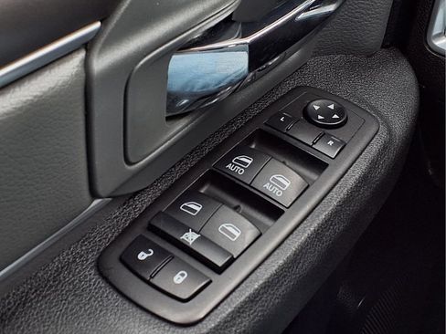 Used 2024 RAM 1500 Classic SLT AWD/4WD image 19