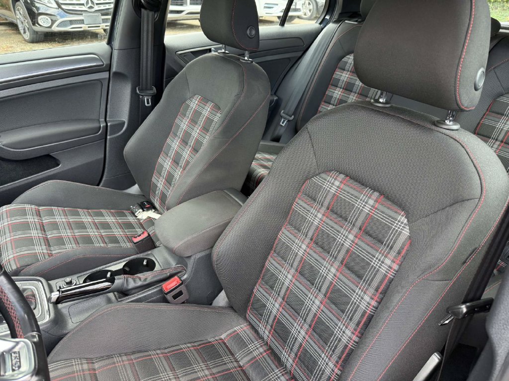 Used 2018 Volkswagen GTI SE FWD image 10