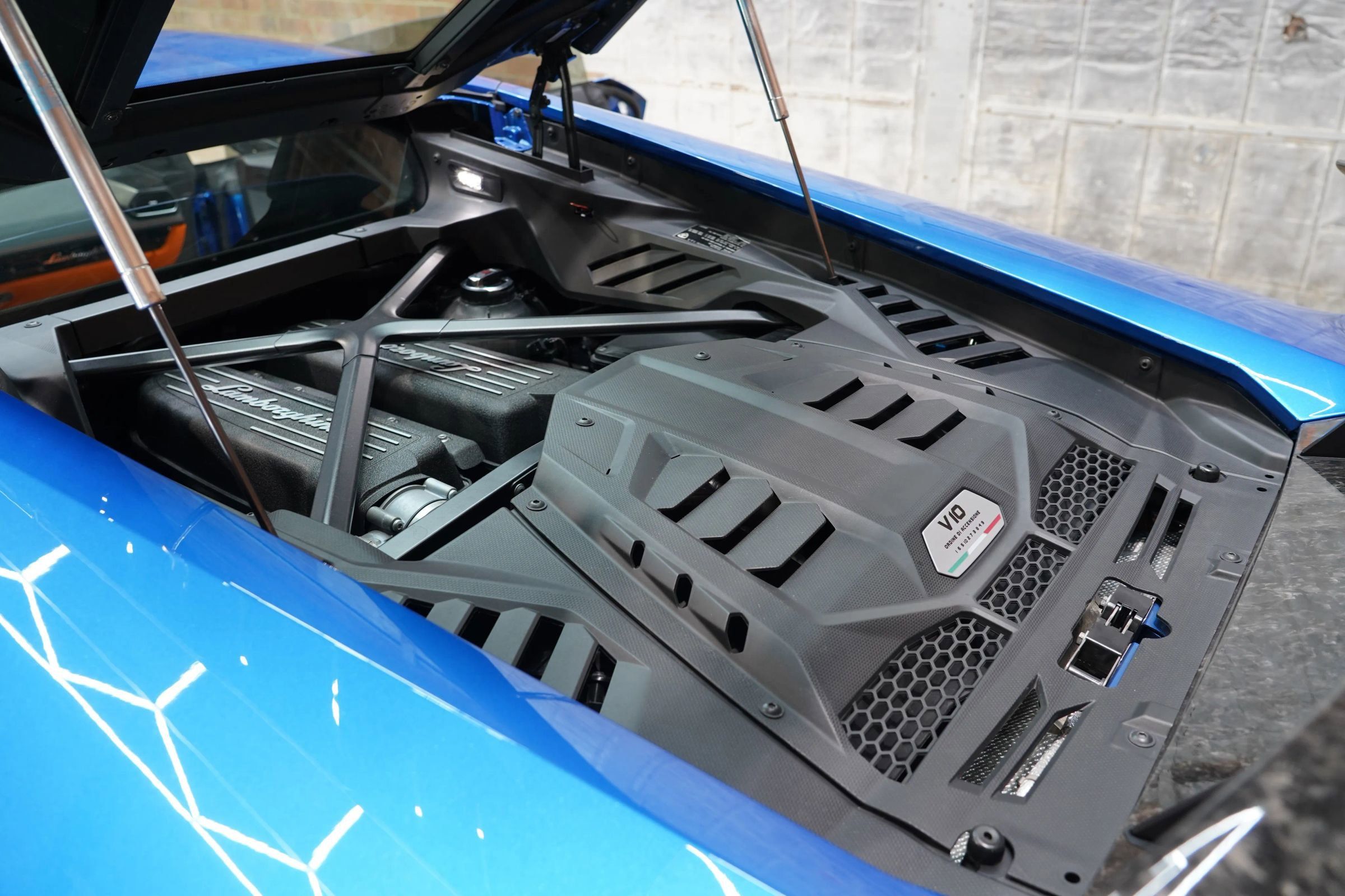 Used 2020 Lamborghini Huracan EVO RWD image 38