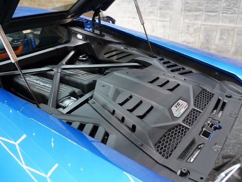 Used 2020 Lamborghini Huracan EVO RWD image 38