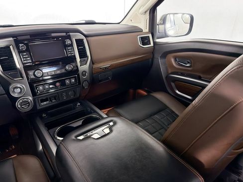Used 2018 Nissan Titan Platinum Reserve AWD/4WD image 23