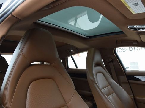 Used 2018 Porsche Panamera 4 image 19