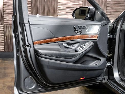 Used 2018 Mercedes-Benz S 560 4MATIC Sedan image 36