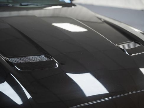 Used 2018 Ford Mustang Coupe RWD image 11
