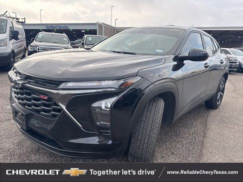 Used 2025 Chevrolet Trax RS w/ Sunroof Package image 3