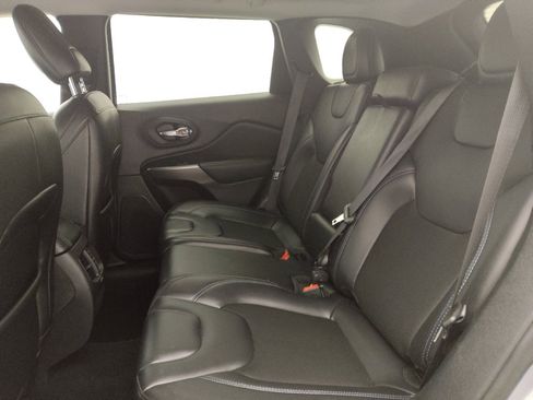 Used 2021 Jeep Cherokee Latitude Plus w/ Sun & Sound Group FWD image 18