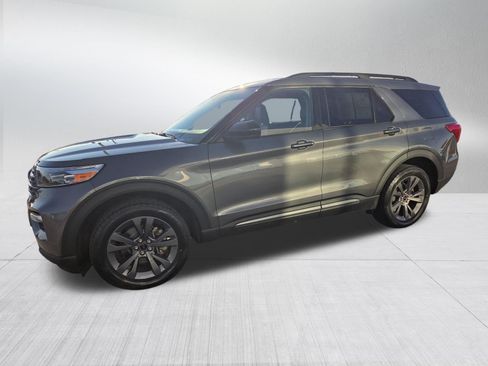 Certified 2023 Ford Explorer XLT w/ Equipment Group 202A AWD/4WD image 3