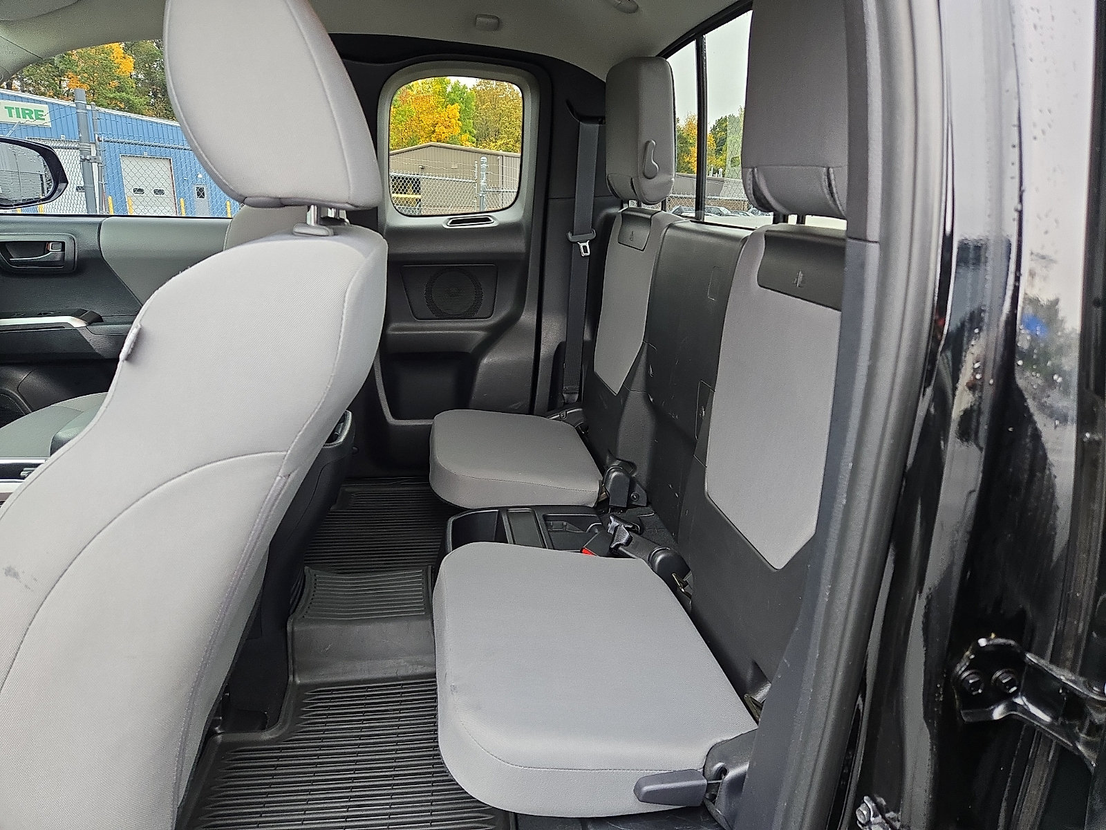Used 2018 Toyota Tacoma SR5 w/ SR5 Appearance Package (SM) AWD/4WD image 10