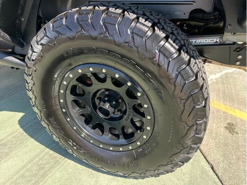 Used 2018 Jeep Wrangler Sport image 16