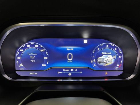 Used 2023 Chevrolet Suburban Premier image 30