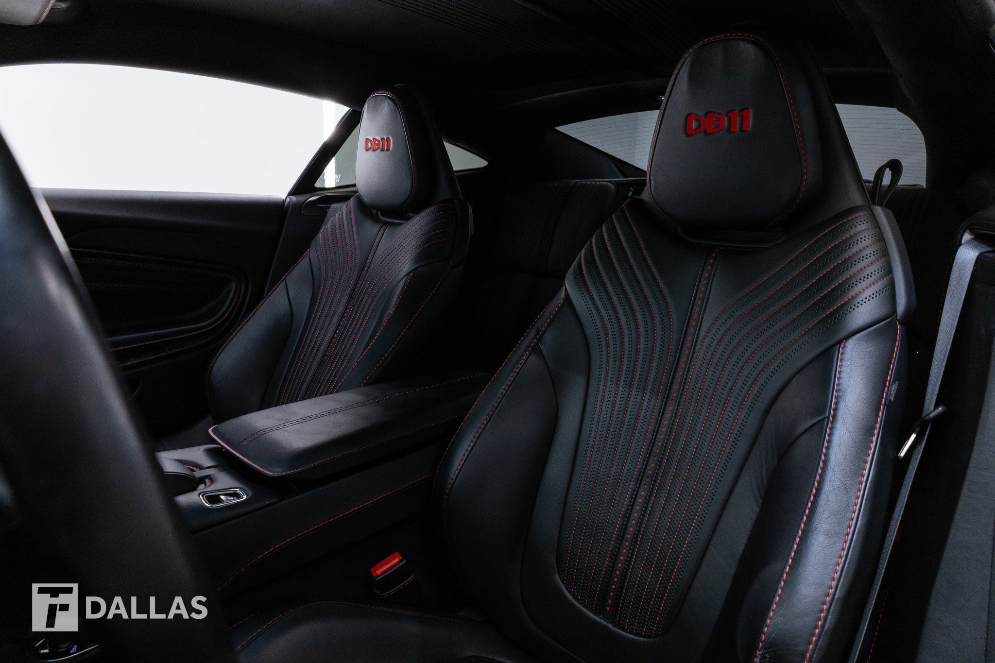 Used 2017 Aston Martin DB11 V12 RWD image 3