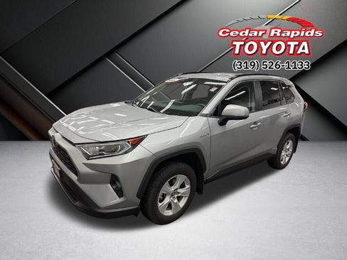 Used 2020 Toyota RAV4 XLE image 4