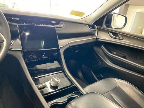 Used 2023 Jeep Grand Cherokee L Limited w/ Black Appearance Package image 14