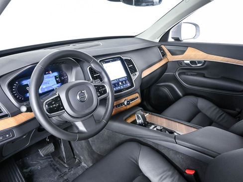Certified 2024 Volvo XC90 T8 Plus w/ Protection Package Premier AWD/4WD image 4