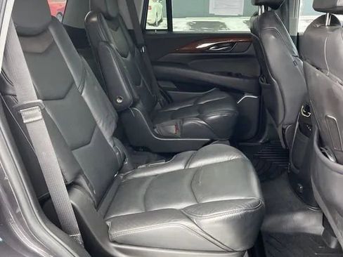 Used 2018 Cadillac Escalade Luxury image 13