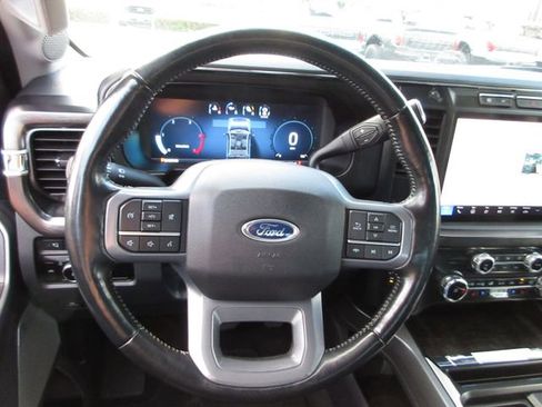 Used 2023 Ford F250 Lariat w/ Sport Appearance Package image 14