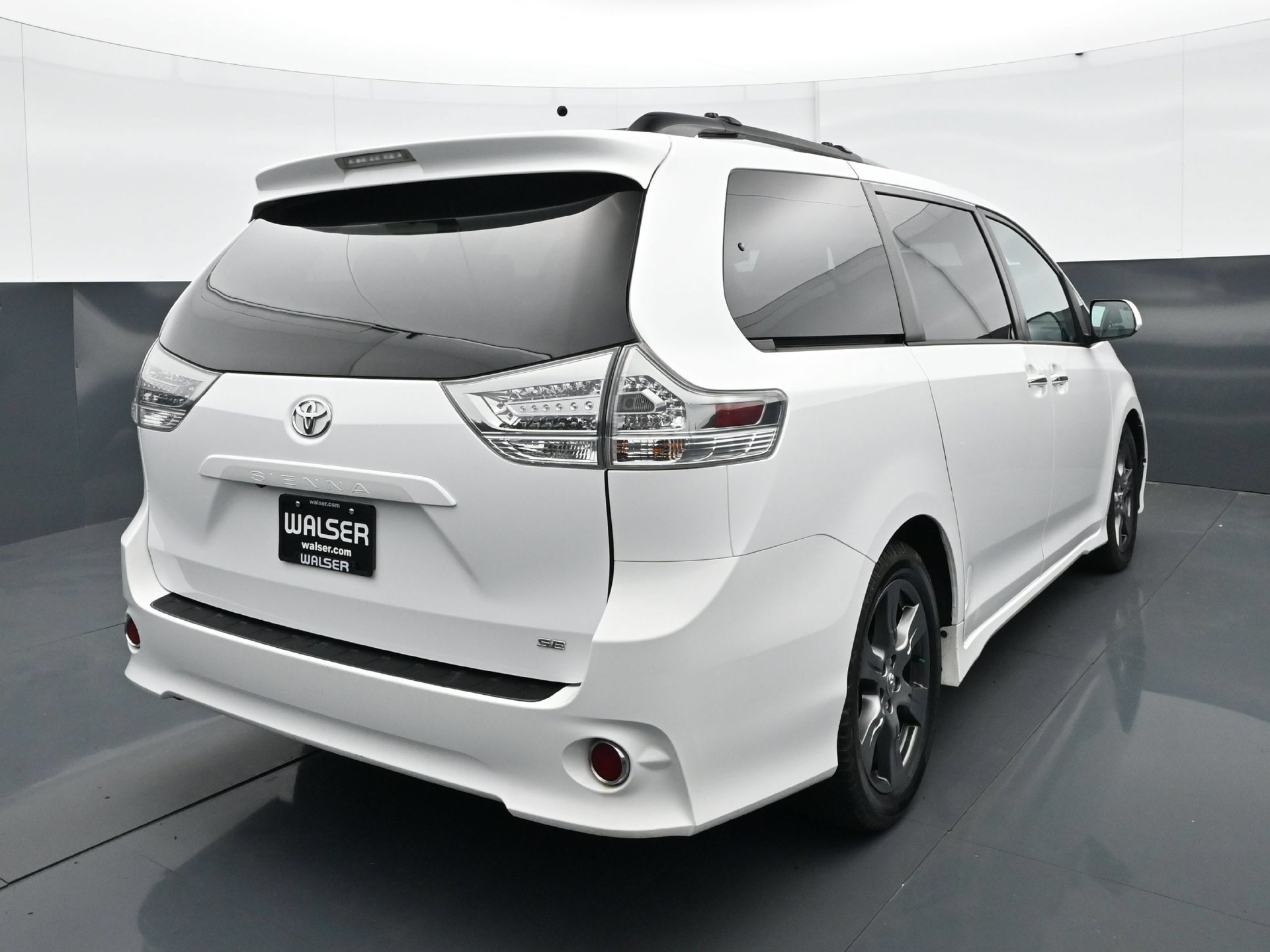 Used 2017 Toyota Sienna SE w/ SE Preferred Package FWD image 6