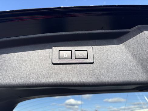 Used 2025 Subaru Outback Premium image 4