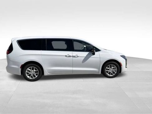 New 2027 Chrysler Pacifica Select FWD image 6