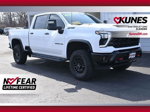 Used 2024 Chevrolet Silverado 2500 ZR2 w/ Technology Package image 1