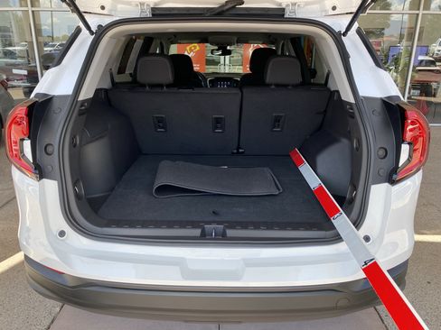 Used 2024 GMC Terrain SLE w/ Driver Convenience Package AWD/4WD image 16