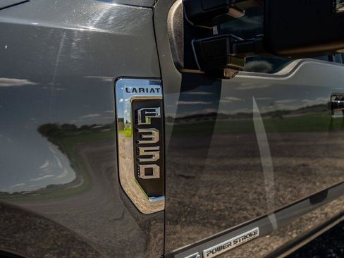 Used 2021 Ford F350 Lariat w/ Lariat Ultimate Package AWD/4WD image 12