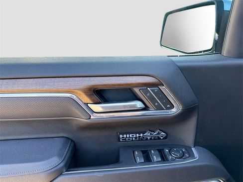 Used 2025 Chevrolet Silverado 1500 High Country image 9