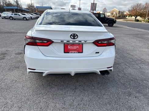 Used 2022 Toyota Camry SE image 18