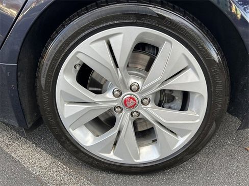 Used 2020 Jaguar XE S image 33