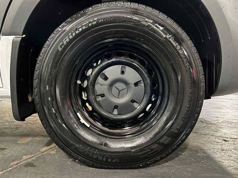 Used 2025 Mercedes-Benz Sprinter 2500 image 9