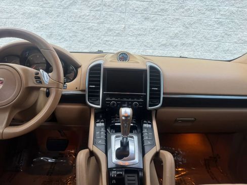 Used 2013 Porsche Cayenne Diesel AWD/4WD image 24