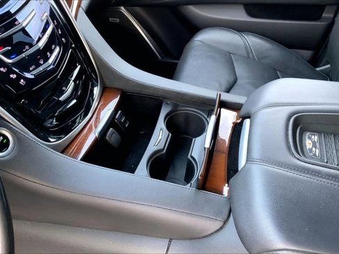 Used 2020 Cadillac Escalade Premium Luxury image 16