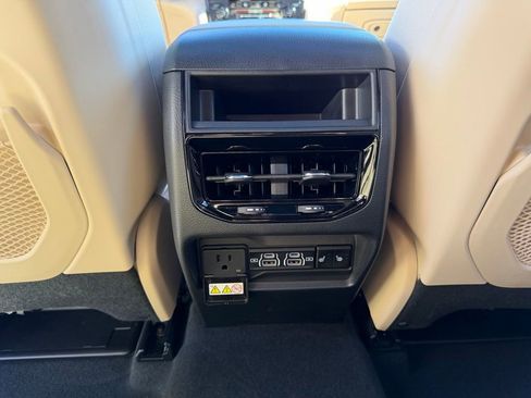 Certified 2024 Jeep Grand Cherokee Limited w/ Luxury Tech Group II image 32