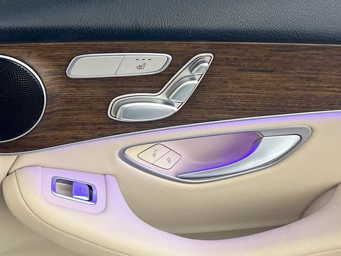 Used 2022 Mercedes-Benz GLC 300 4MATIC w/ Premium Package Lite image 32