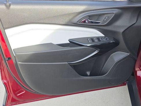 Used 2025 Chevrolet Trax LT w/ LT Convenience Package image 23