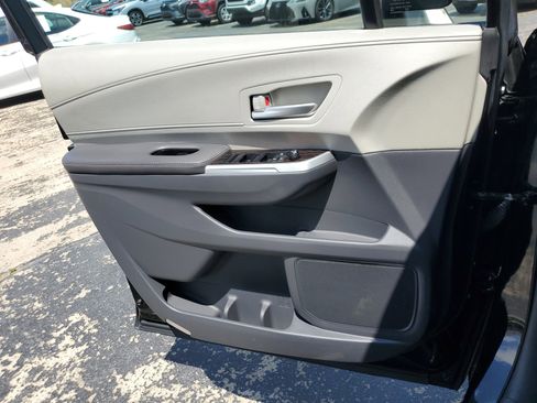 Used 2024 Toyota Sienna XLE FWD image 29